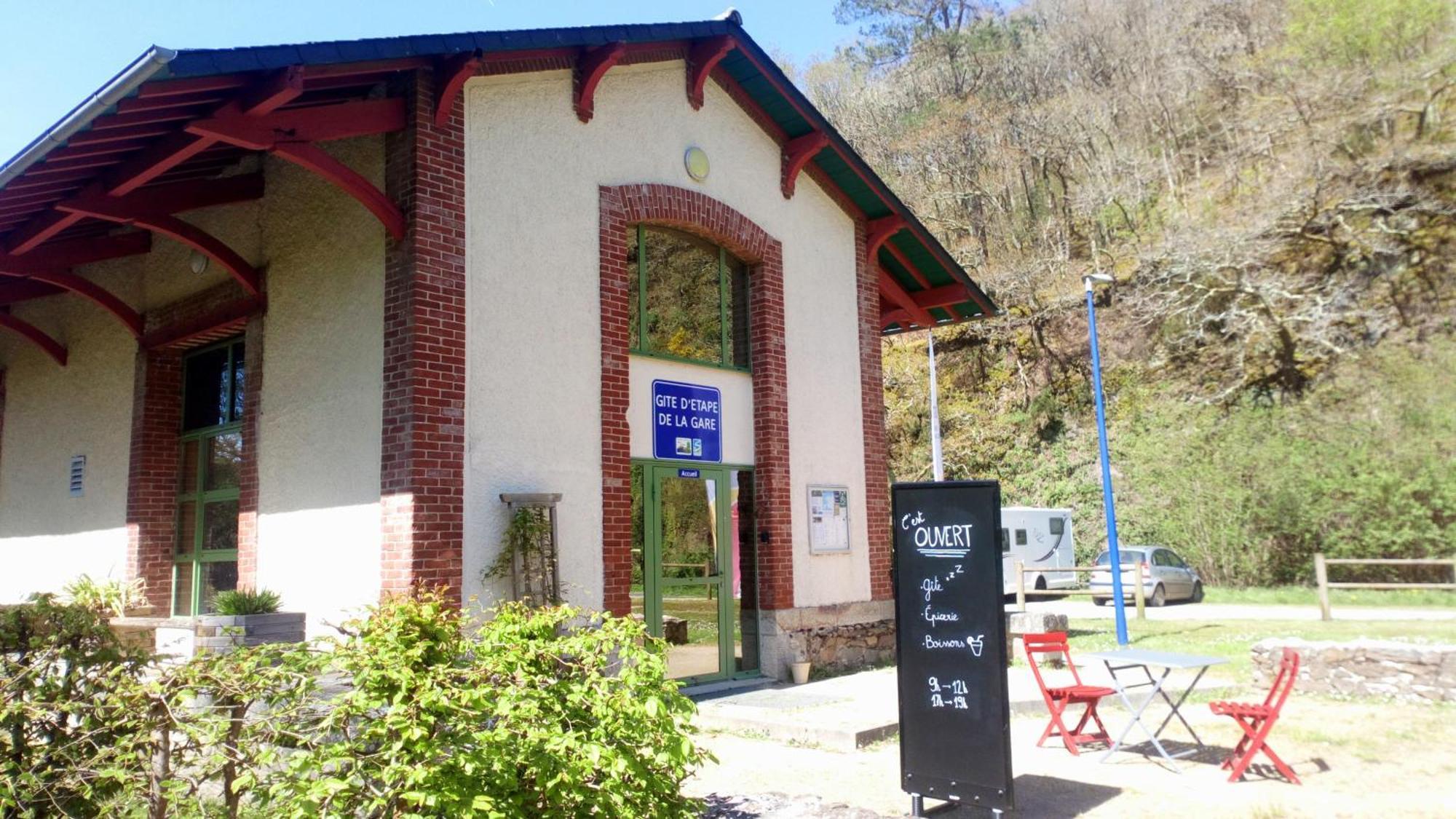 Ostal Scrignac - Gite D'Etape De La Gare Ngoại thất bức ảnh